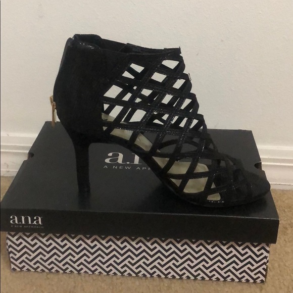 NWT** 9W Black glitter strapped heels - Picture 2 of 7